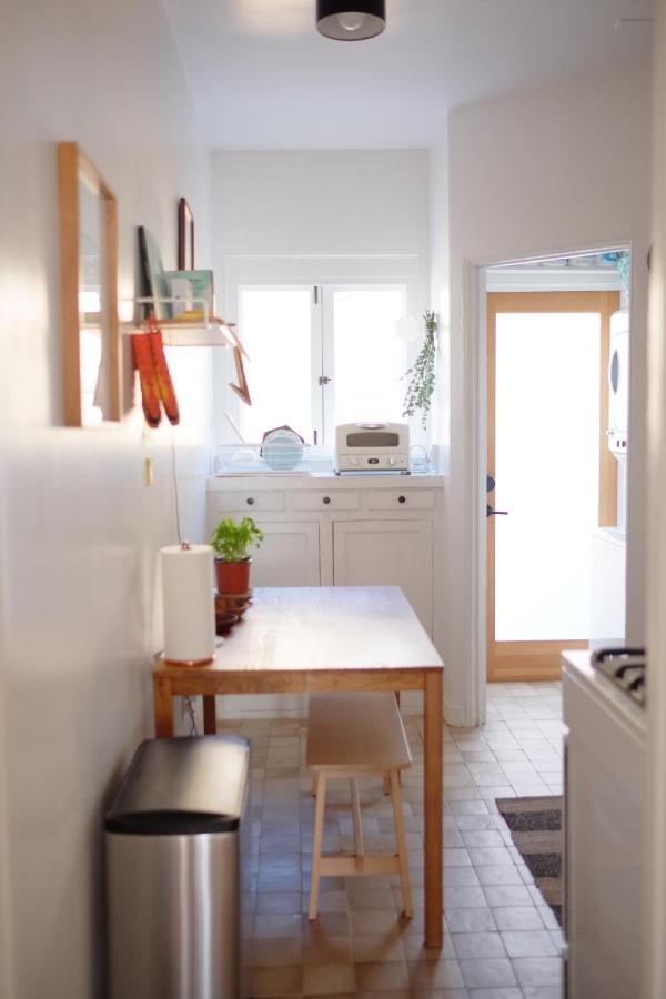 Gorgeous In Trendy Echo Park Apartment